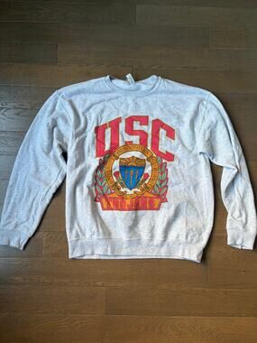 Cozy USC Large Sweater - Show Your School Spirit!